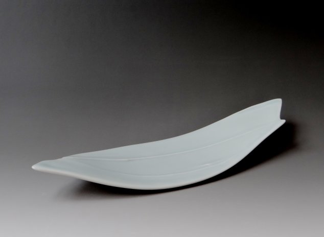 Gen-Hoshino-Plate-2018-porcelain-celadon-h.4x35x13cm-TerraDelft1