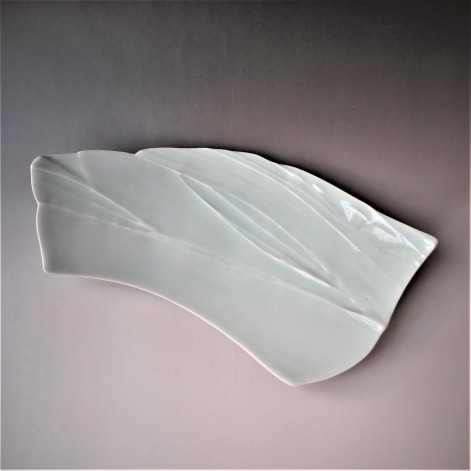 HG1809 Plate Leaf M, porcelain-celadon glaze, h.4,5x40x21cm, TerraDelft6