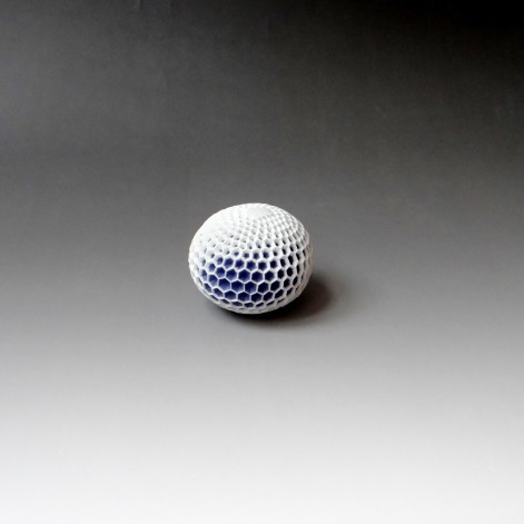 BvR 20-05 Object white-blue, 6x9x8cm, carved porcelain, TerraDelft2