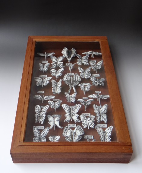 Butterfly-Cabinet-Porcelain-blackstain-antique-box-L-38-x-W-8x-H575cm-1-photo-TerraDelft