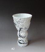 15-2-Flow-vase-small-275x15cm-porcelain-pigment-glaze-casted-TerraDelft