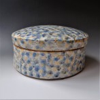 PhD2115 Boîte ronde plate à points bleus, h.13xd.26cm, stoneware, TerraDelft 3