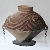 McW21-1 Majiayao Vase L1, h.68x85x14cm, woodfired stoneware on slate foot - porcelain beads on wire, TerraDelft1