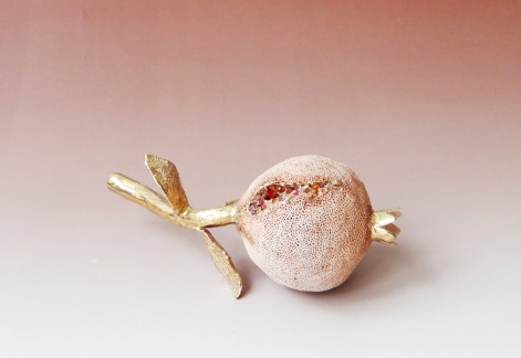 Pomegranate-with-3-Leaves-2011-85x19x95cm-stoneware-glass-goldluster-4