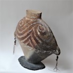McW21-1 Majiayao Vase L1, h.68x85x14cm, woodfired stoneware on slate foot - porcelain beads on wire, TerraDelft3