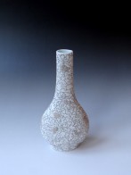 A16-1-New-Guan-Ware-Bottle-2016-h.25x12x7cm-handpainted-porcelain-goldluster-and-celadon-glaze-front