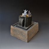 Márta Nagy; Winter Comes Soon, 2009, porcelain, stoneware, gold leaf, 21x17x22 cm, TErraDelft 2