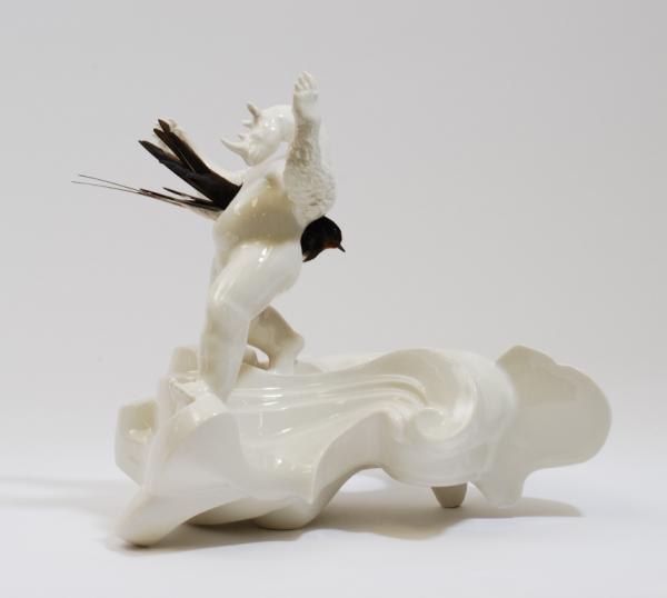 One-never-knows-when-it-will-turn-on-you-porcelain-2009-31x23x28cm