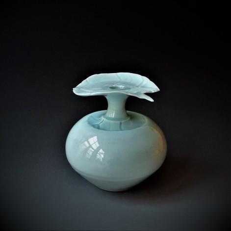 TY13 Bottle round, porcelain-celadon, h.14xd.15cm, TerraDelft 1