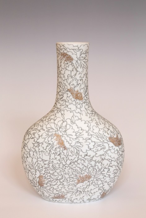 A19-4C-New-Guan-Ware-Vase-2016-h.25x16x7cm-handpainted-porcelain-goldluster-celadonglaze-front