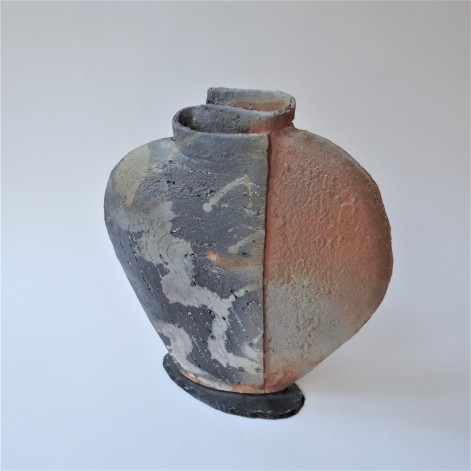 McW2112-2, Brown Vase object, h.35x33x7cm, woodfired-stoneware, slate foot, TerraDelft1