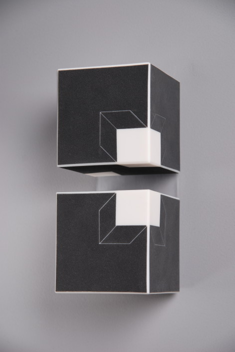 3-427 Cube Series 2020, porselein-plexiglas,17x7.5xd8, wandobject
