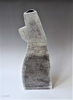 PB21-6 Figure Vessel 2021, stoneware clays, porcelain inlays, glaze, h.59x26x14cm, TerraDelft 3