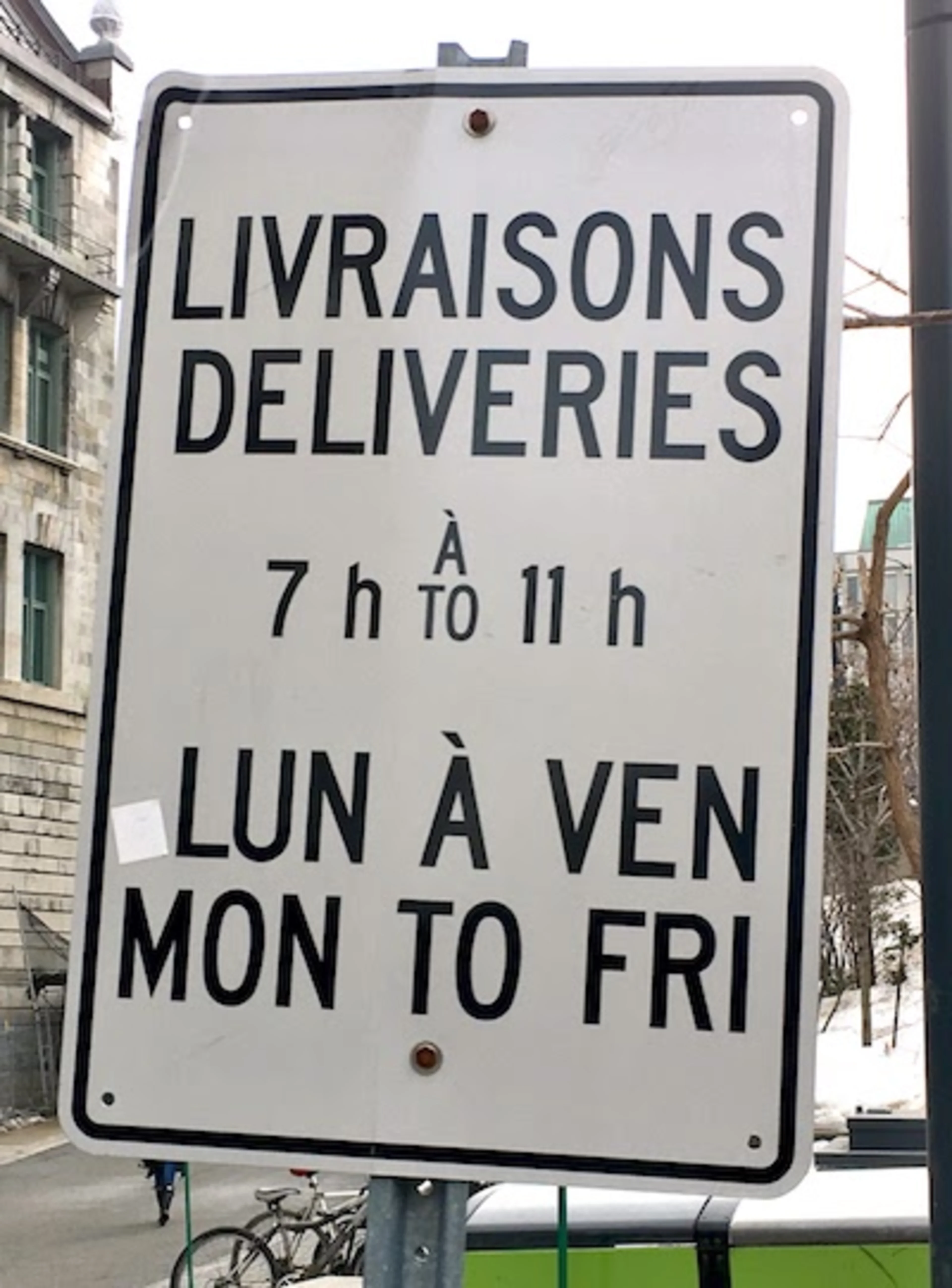 A sign in French indicating when deliveries and parking are allowed (I think)