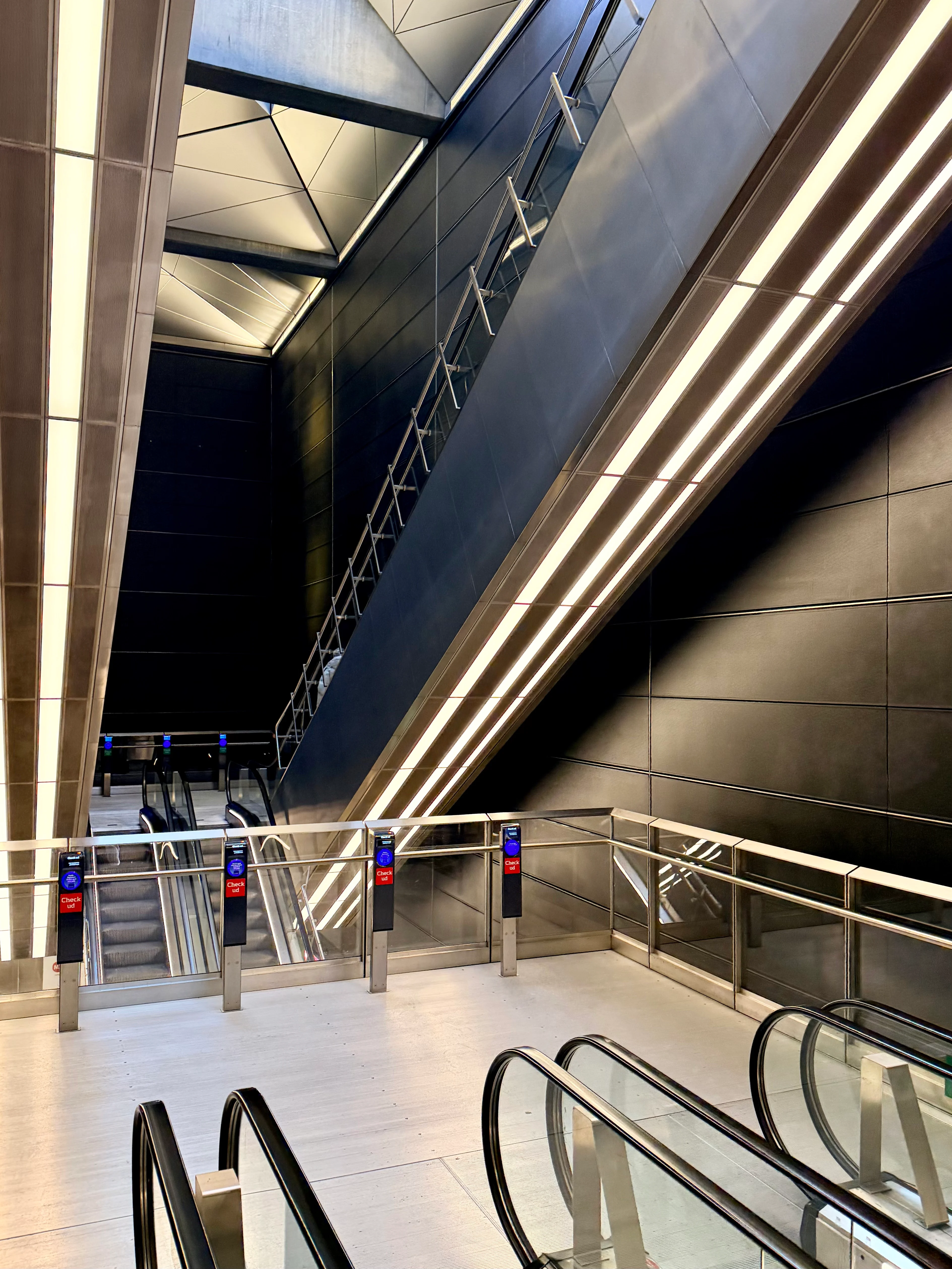 Copenhagen metro, escalators