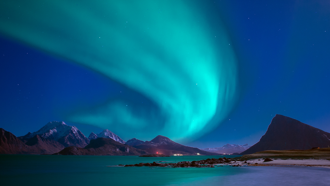 https:Witness the magic of the Aurora Borealis! Discover the best winter escapes for an unforgettable aurora viewing experience. Explore destinations with clear skies, vibrant displays, and exciting winter activities