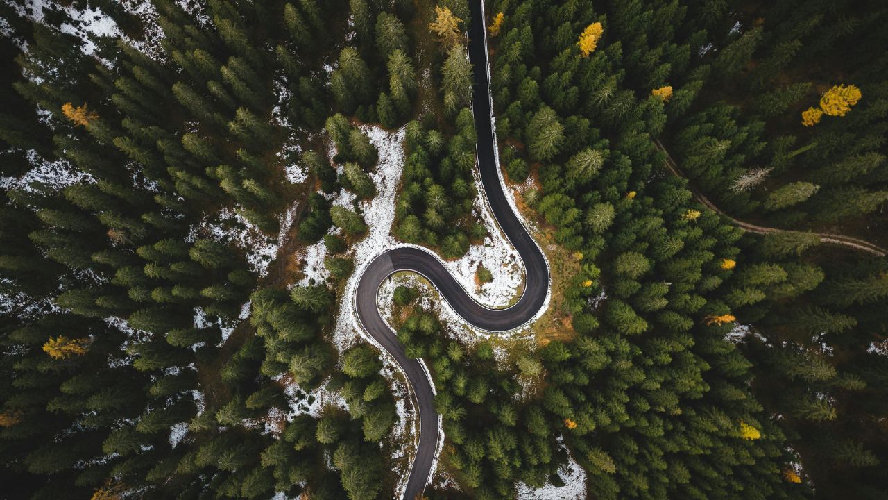 https:Scenic winter road trip through a snow-covered forest. Perfect for nature getaways, winter holidays, and exploring national parks.