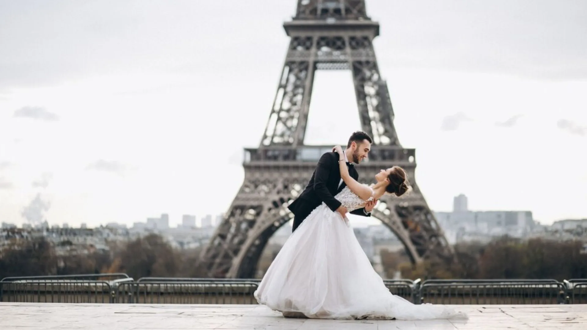 https:Discover the top hotels in Paris perfect for couples. From luxurious stays to romantic dining and activities, our guide helps you find the ideal spot for a memorable getaway in the City of Light.