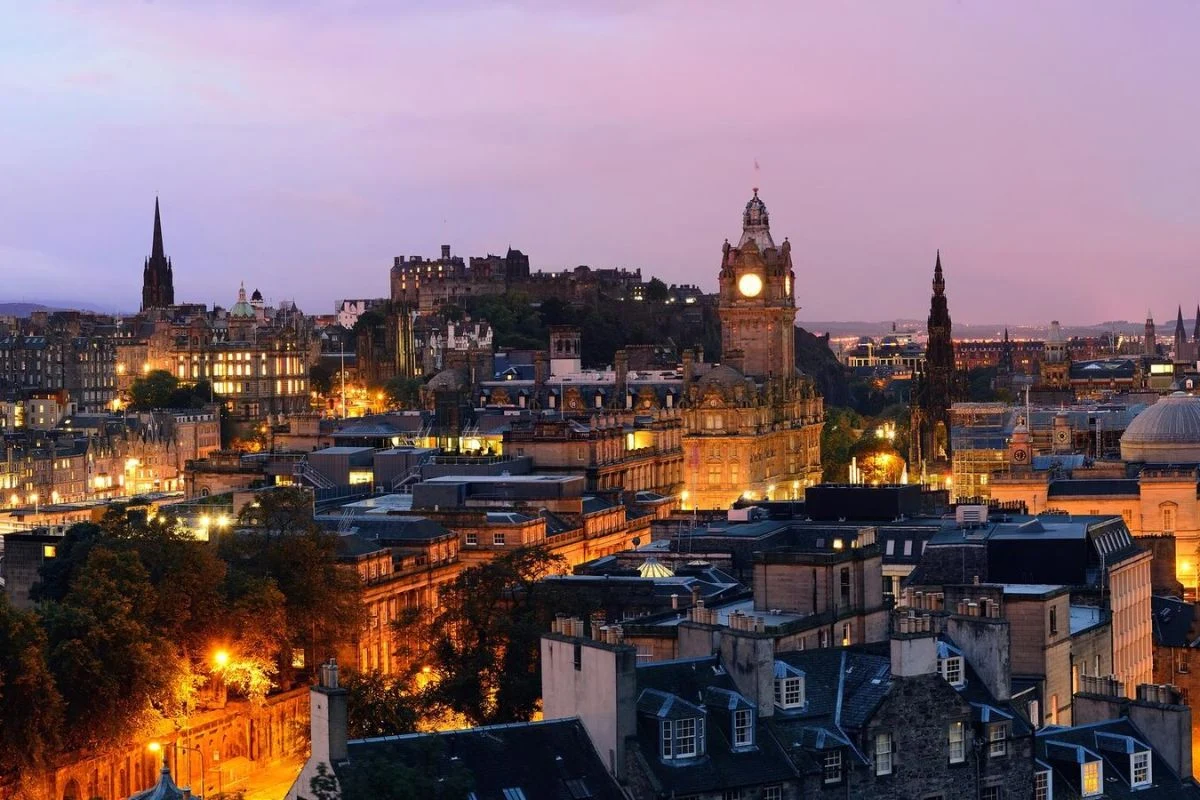 Edinburgh Castle surrounded by rich fall colors, showcasing one of Europe’s best autumn destinations.