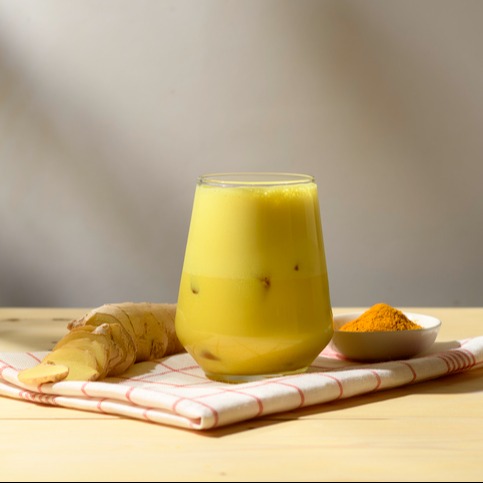 Iced Turmeric Ginger Latte: A Refreshing Anti-Inflammatory Wellness Drink