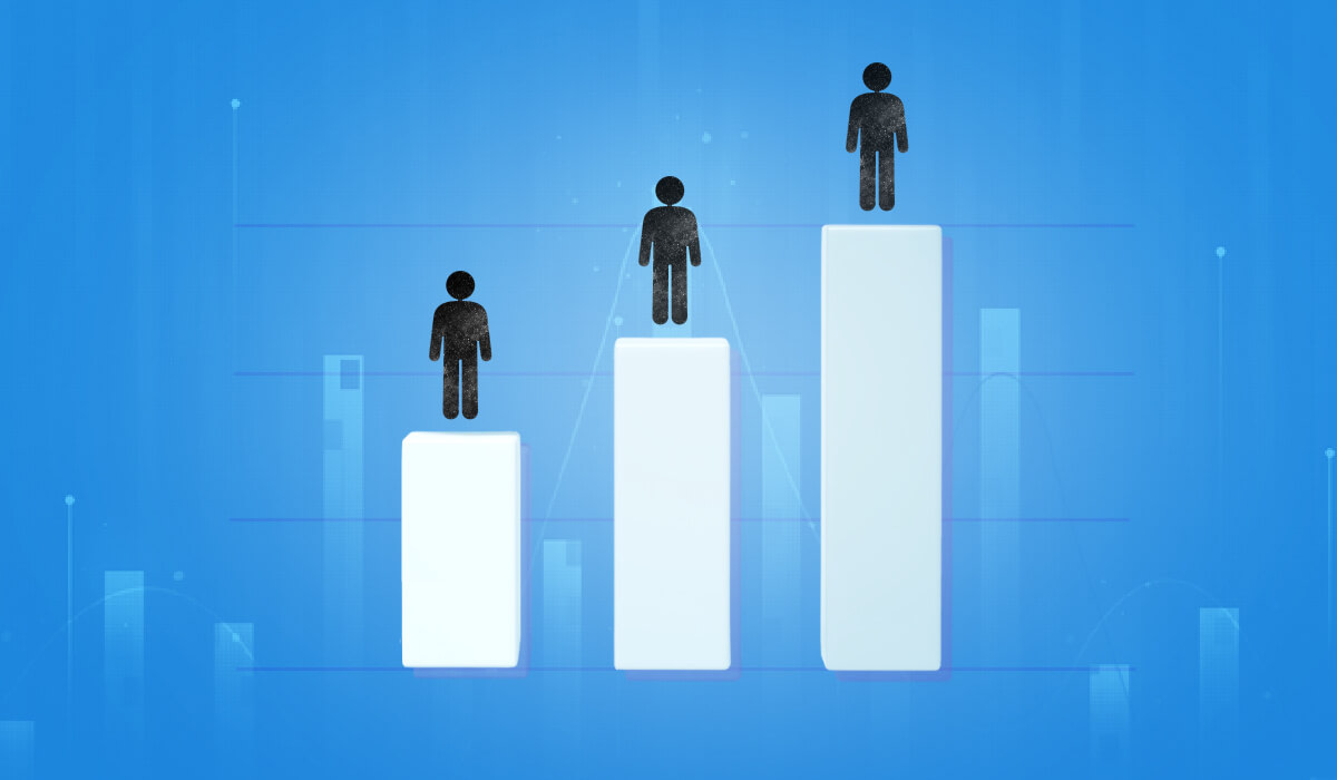 A bar graph with human icons on top of each bar to represent the three tiers of people analytics