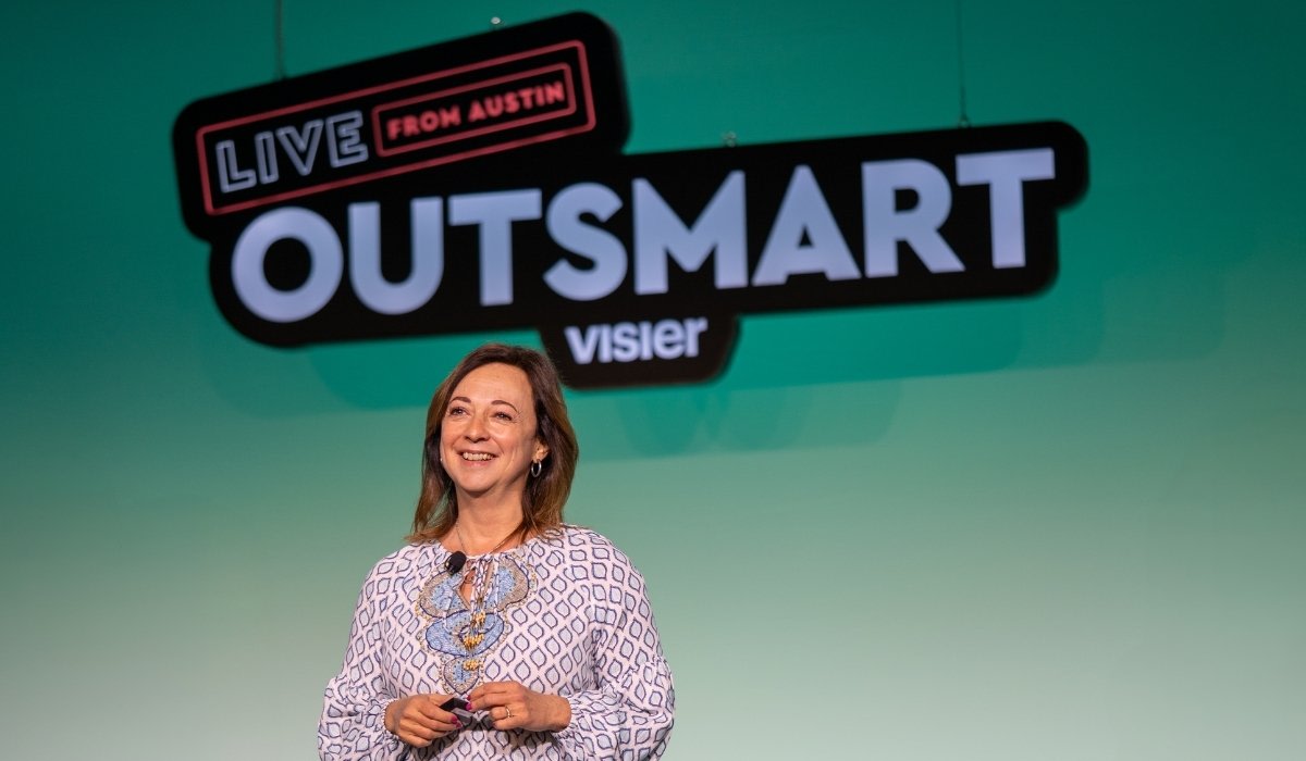 Susan Cain speaking at Visier's Outsmart Keynote in Austin, TX.