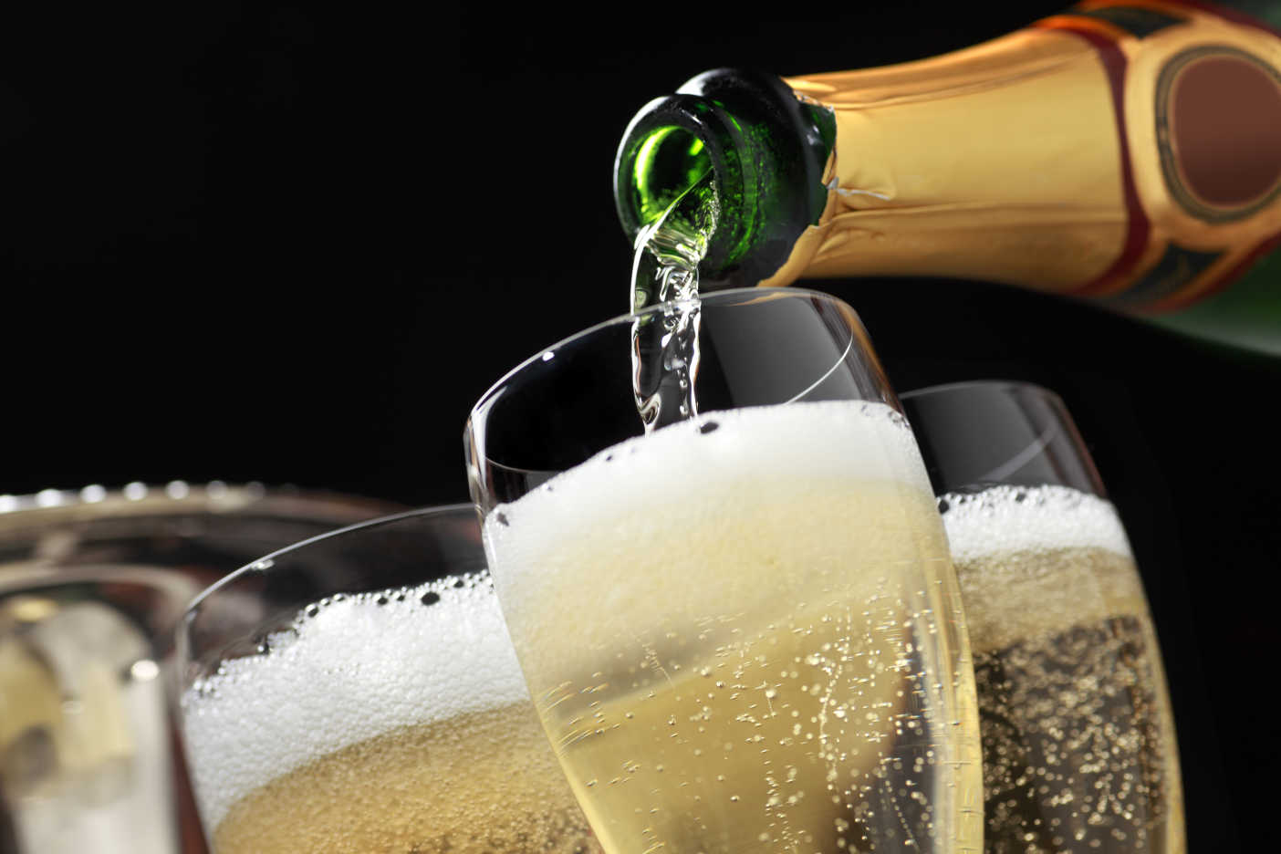 Champagne bubbles in wine flutes
