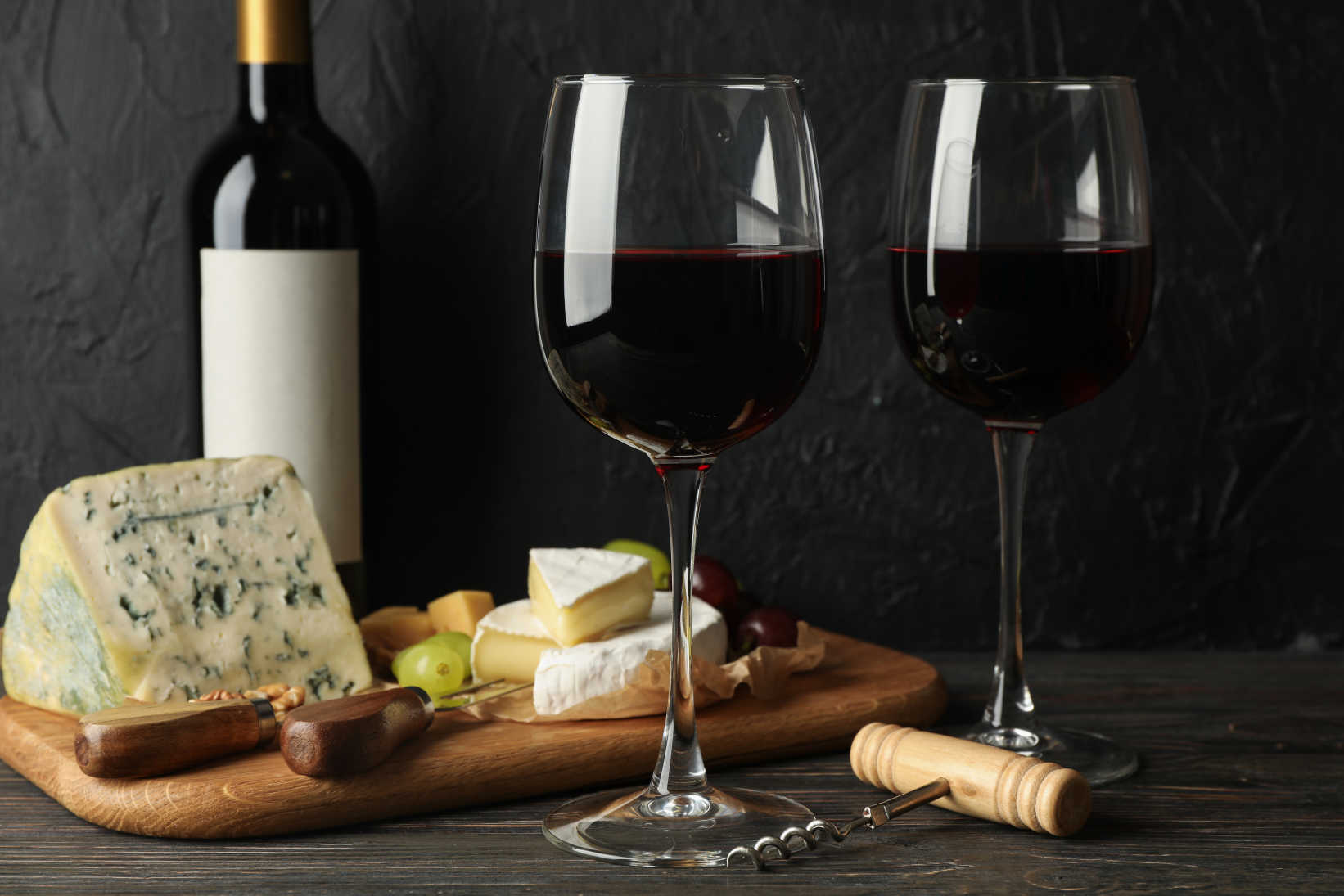 Red wine paired with cheese