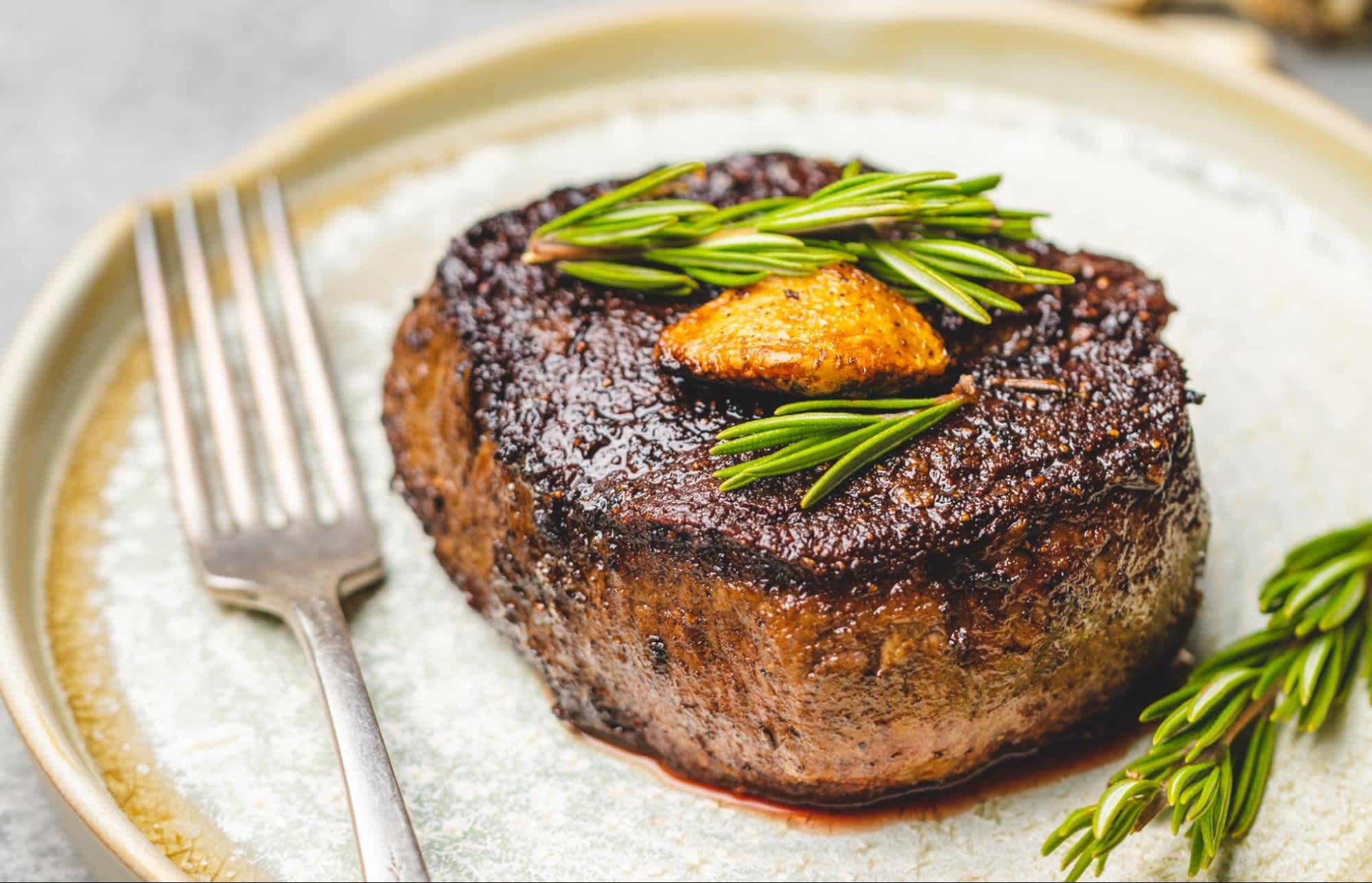 Pairings: Spice up steak au poivre blanc with a glass of mourvèdre