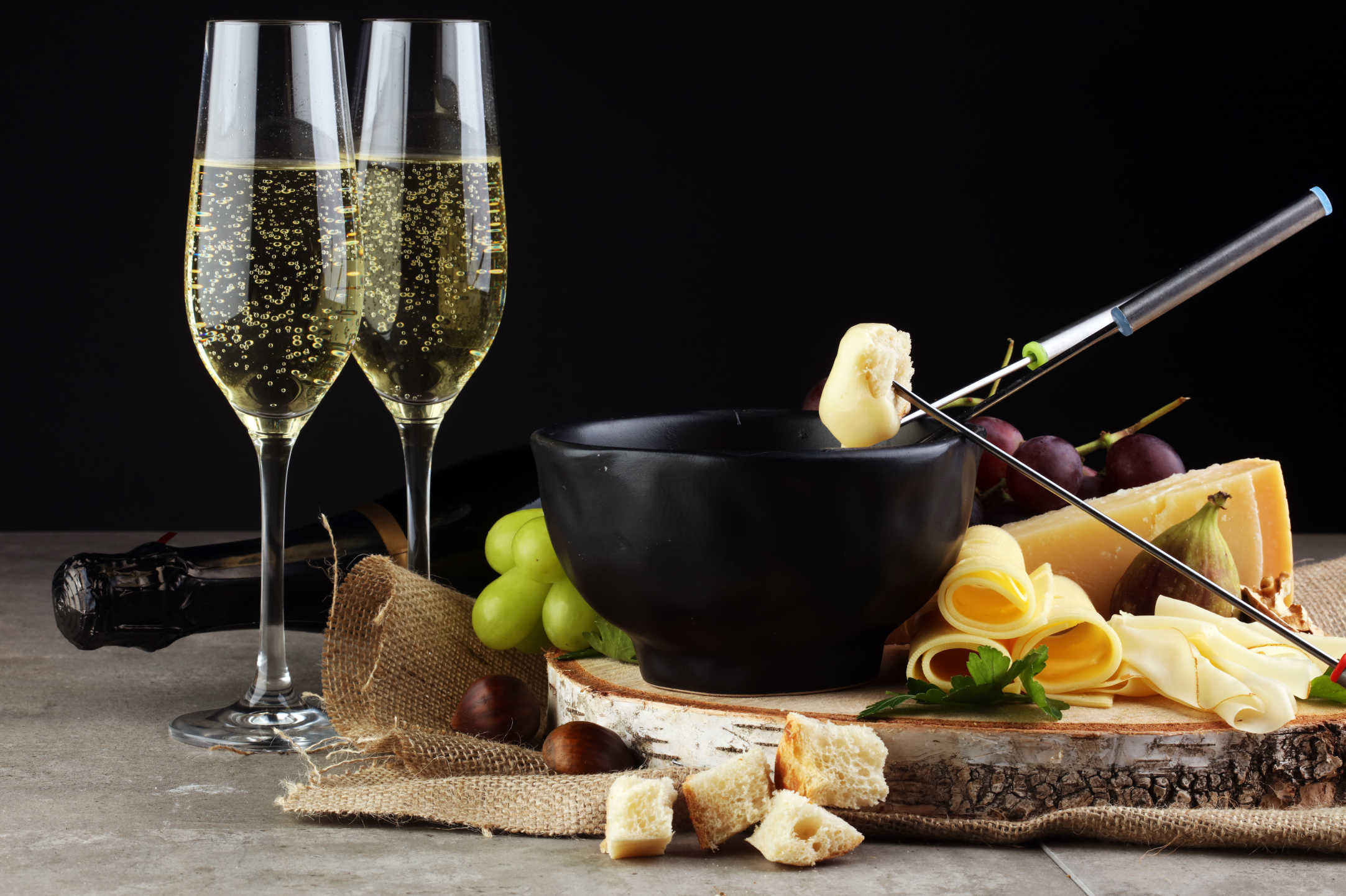 Pairing Sparkling Wine with Cheese