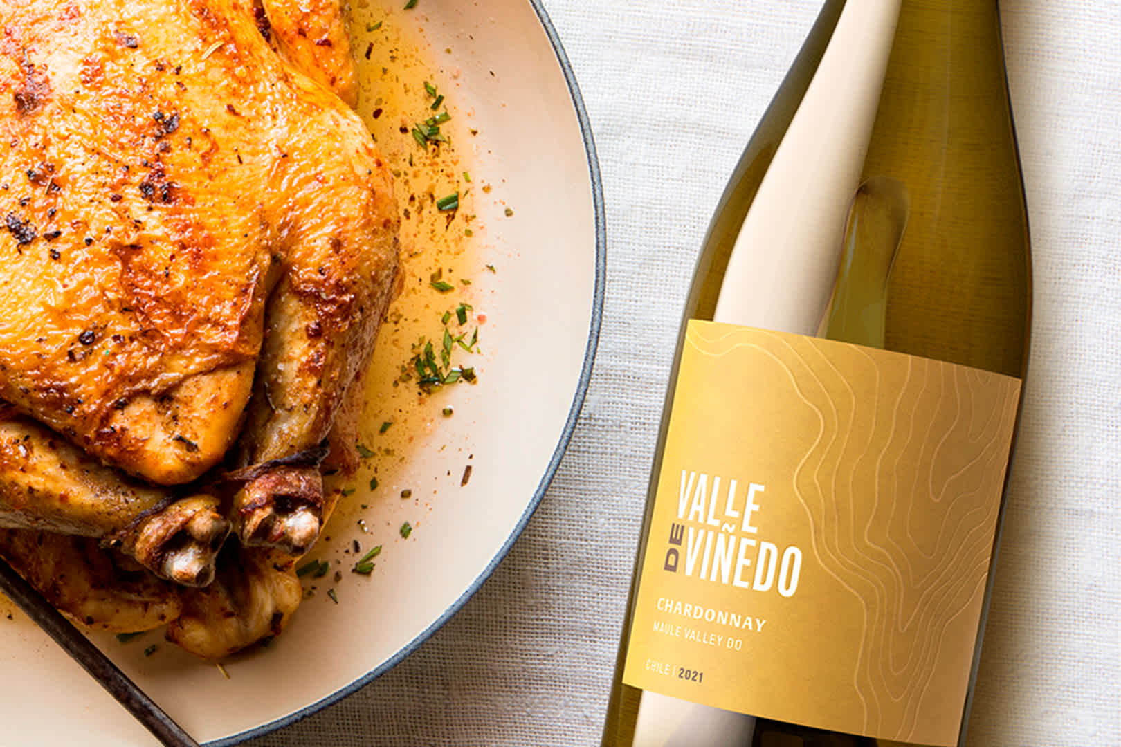 Pair roasted chicken with fruit-forward white wines like our bright and zesty Valle de Viñedo Chardonnay