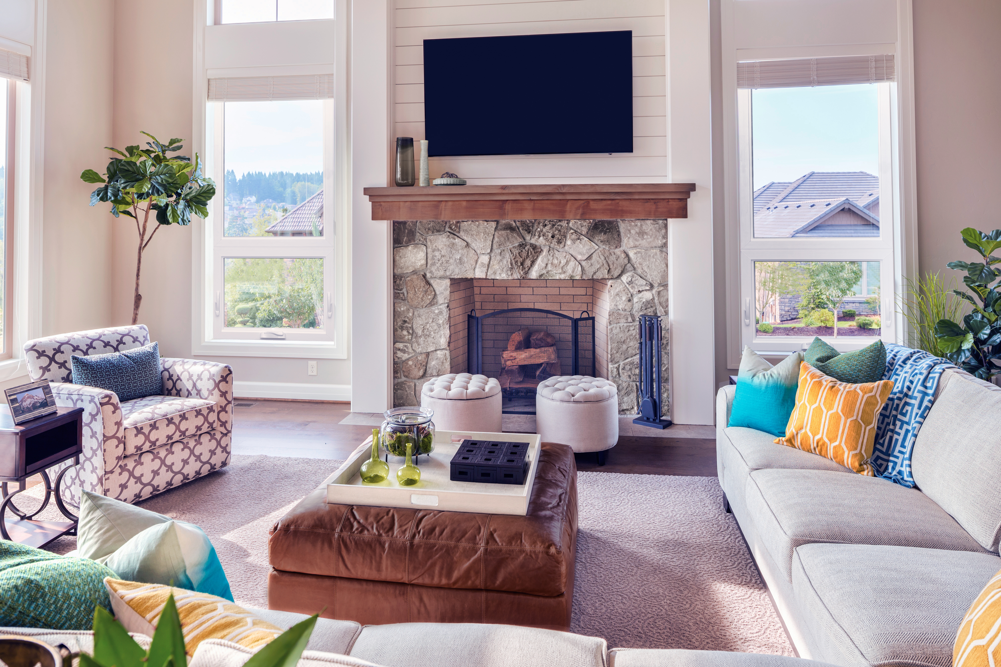 Awning windows above sink