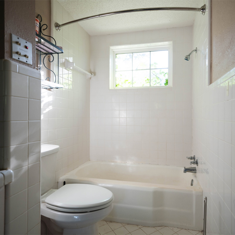 Outdated bathroom before remodel