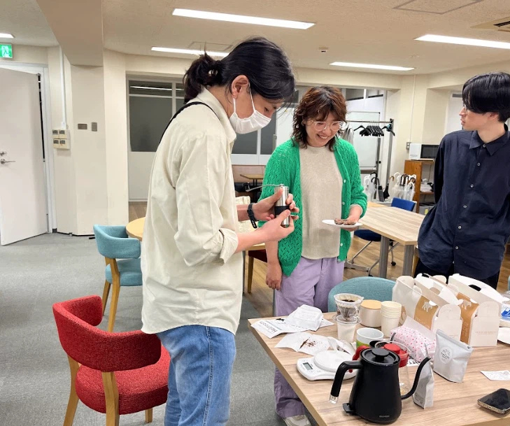 コーヒーを振る舞うブラボーさん