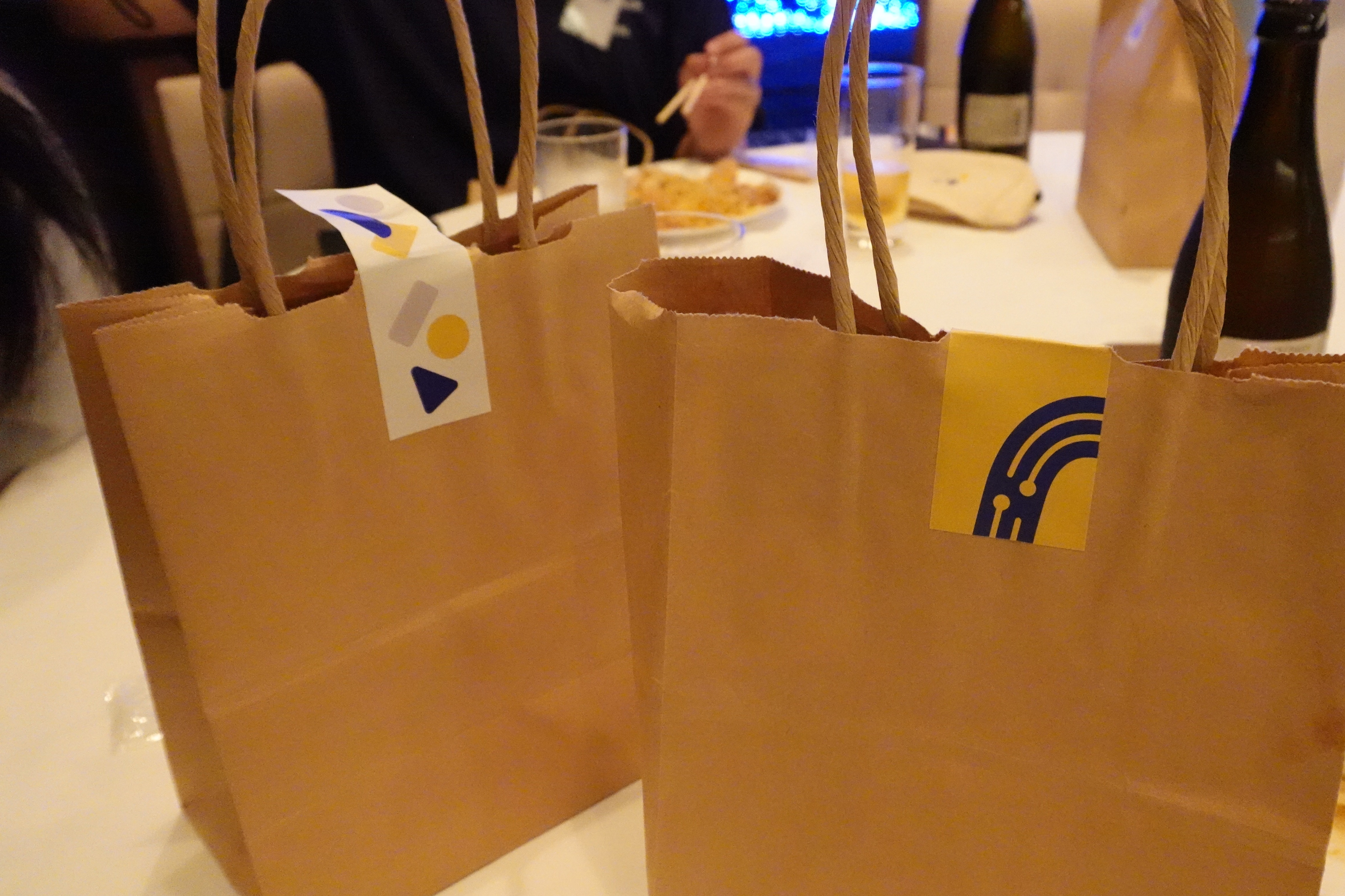 10周年記念で配布された記念グッズが入っている紙袋の写真