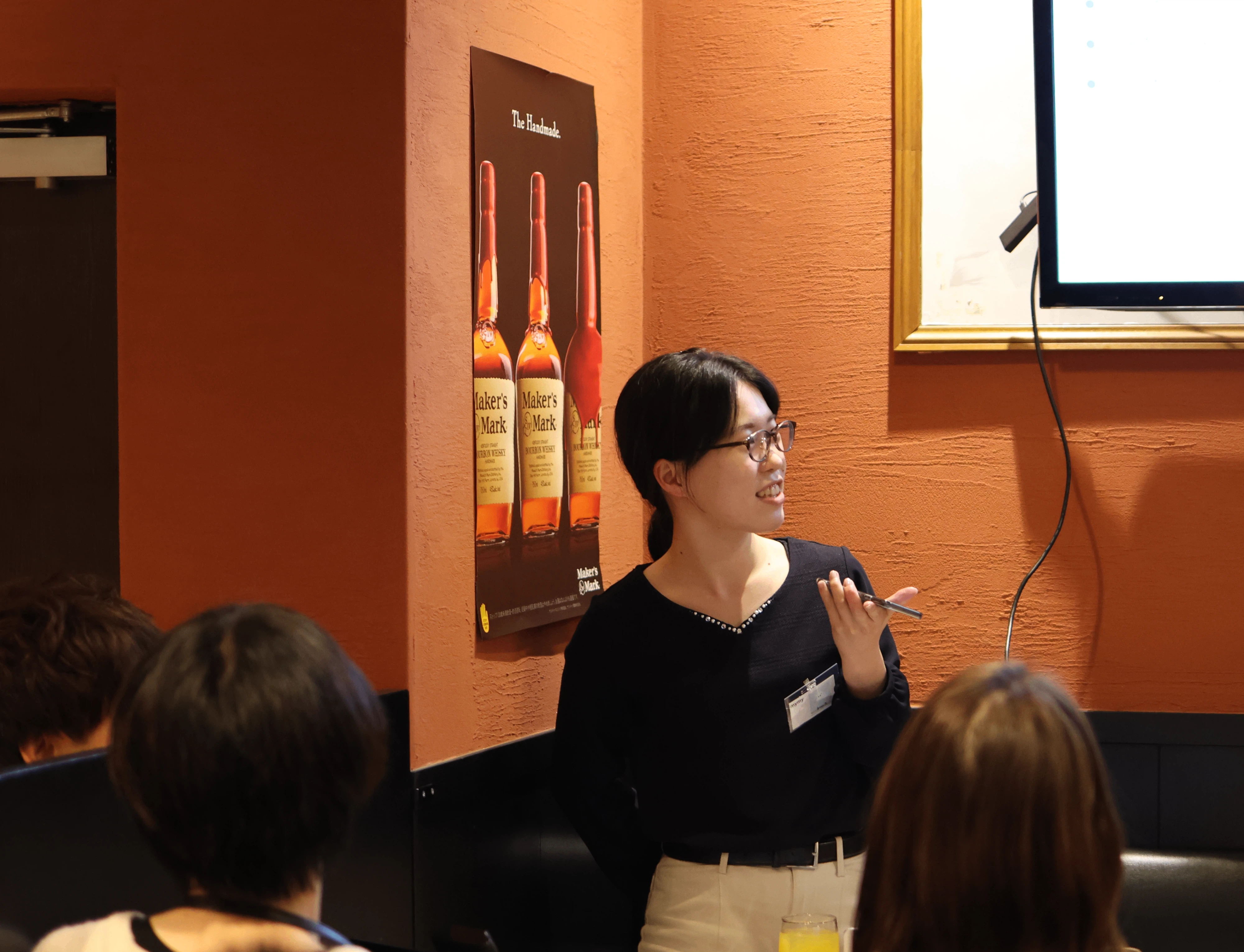 新卒研修後のプレゼンをするmymyさん