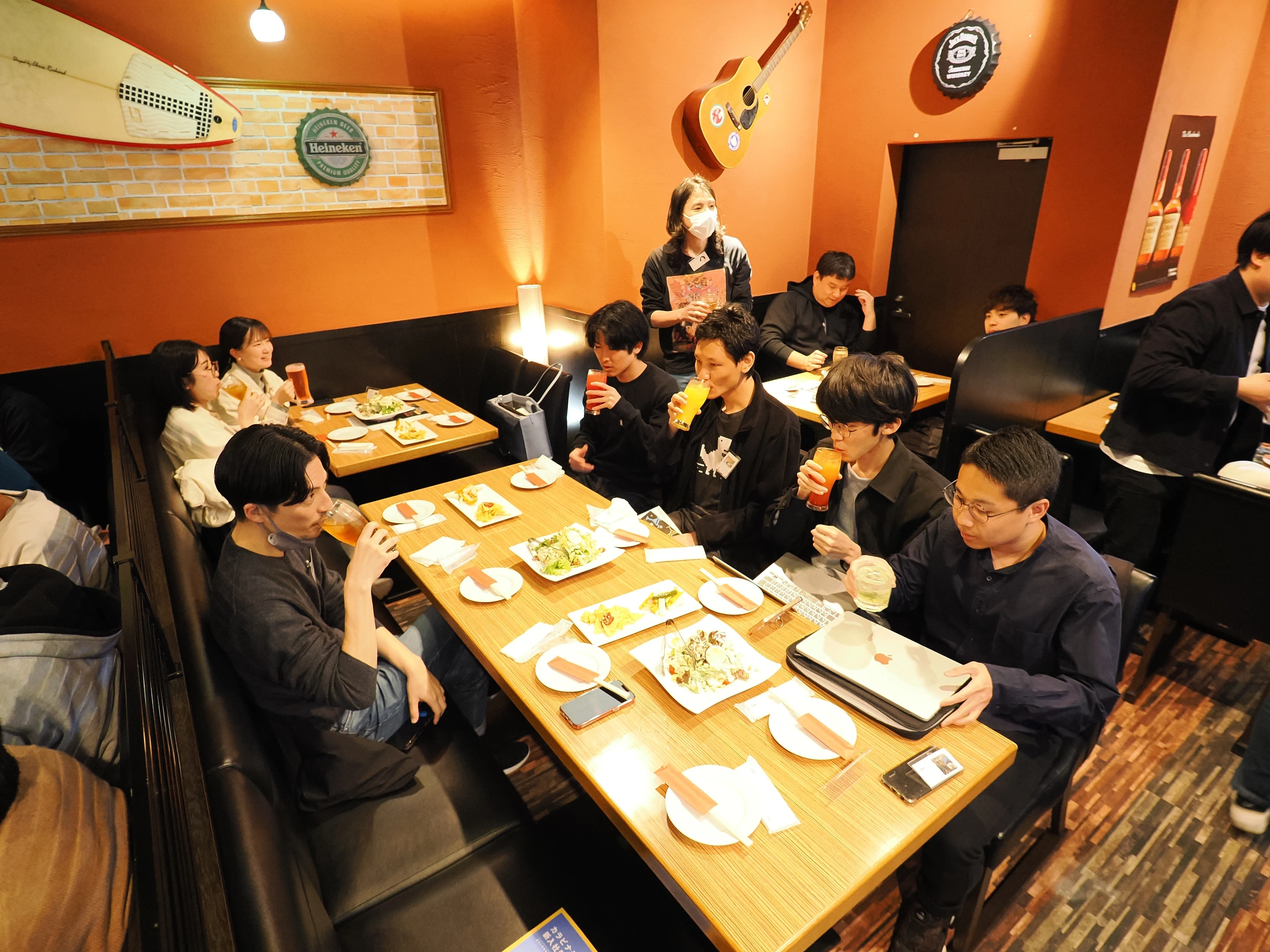 乾杯直後の一コマ