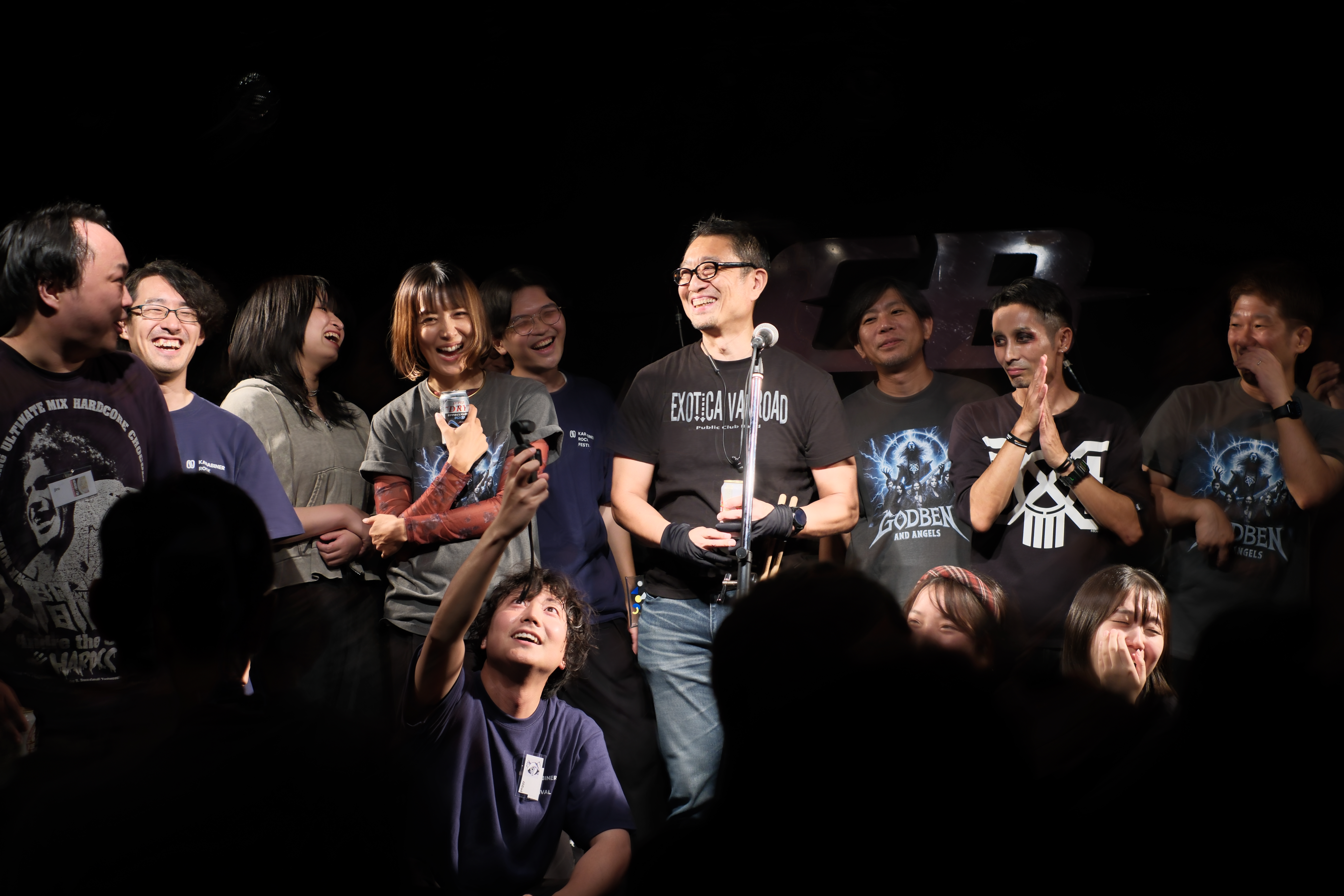 ライブ完奏後のバンドメンバー