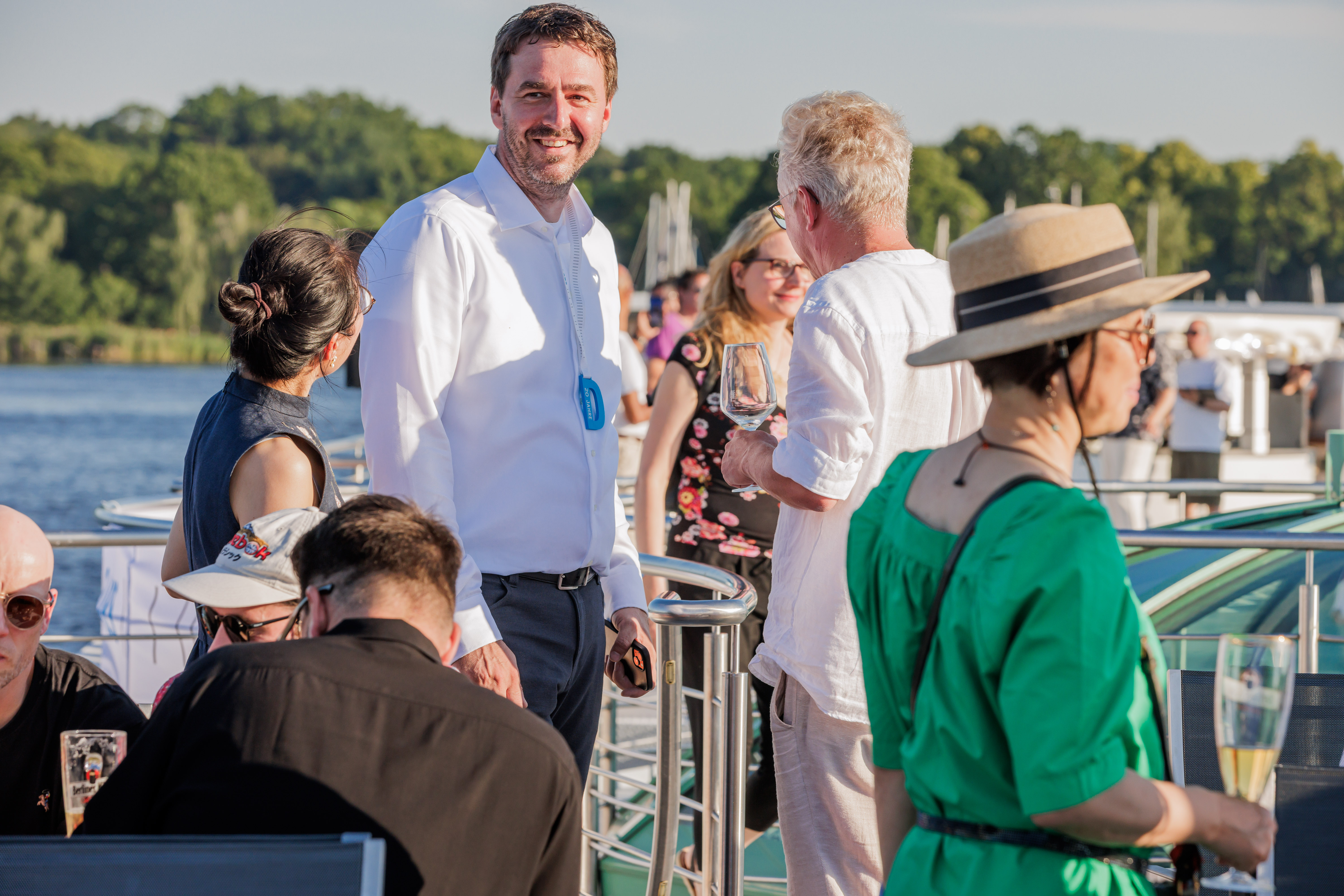 Jörn und Partygäste