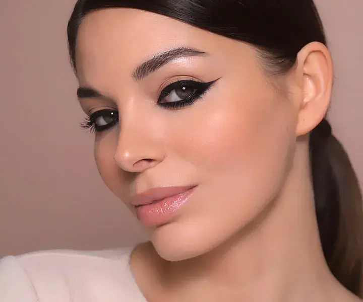 video-tutorial-how-to-apply-eyeliner