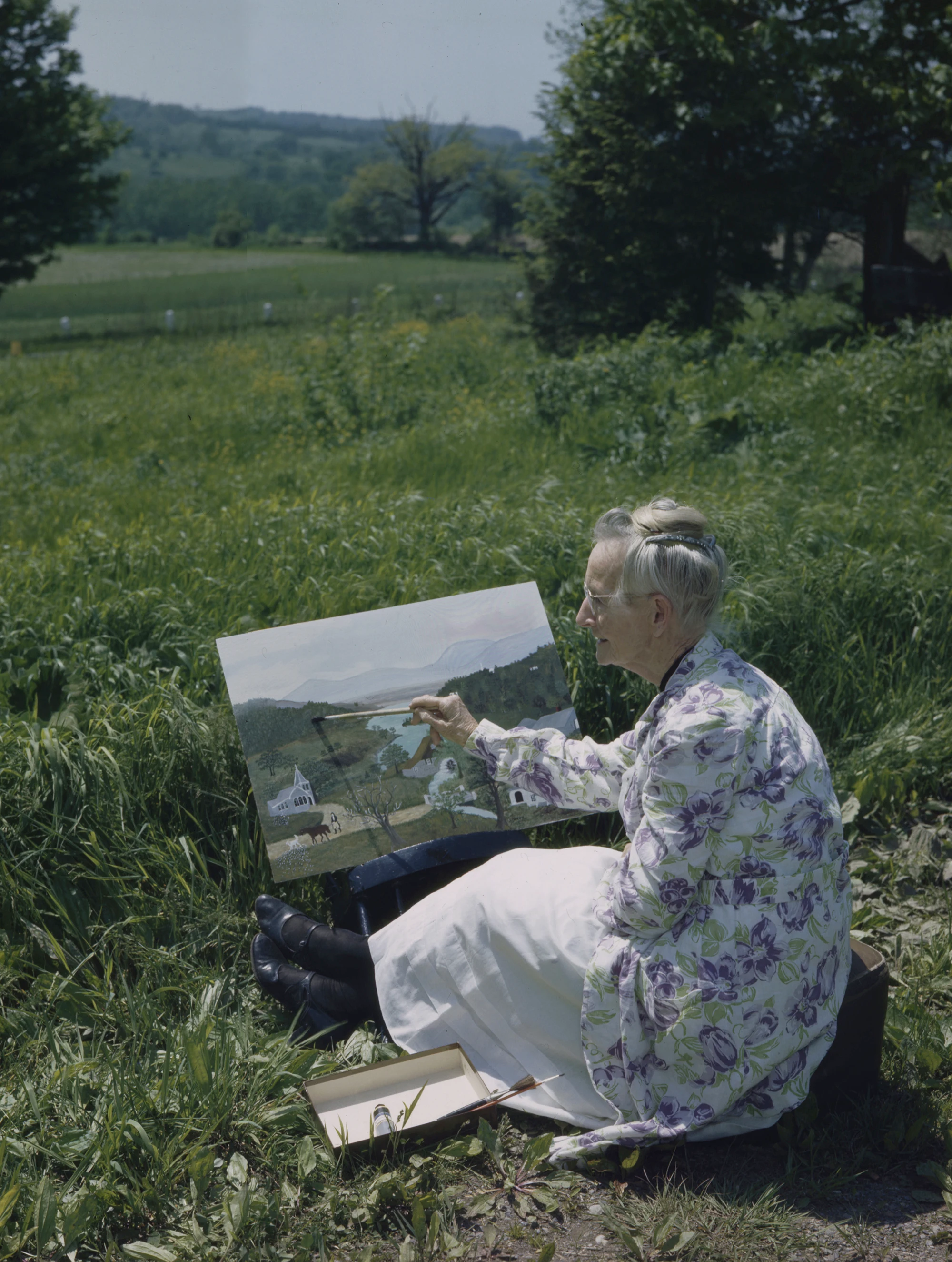 1946, Moses Painting in Garden, photo by Ifor Thomas.