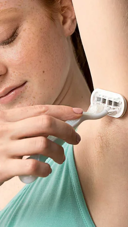 Woman shaving with Deluxe Smooth Sensitive Razor