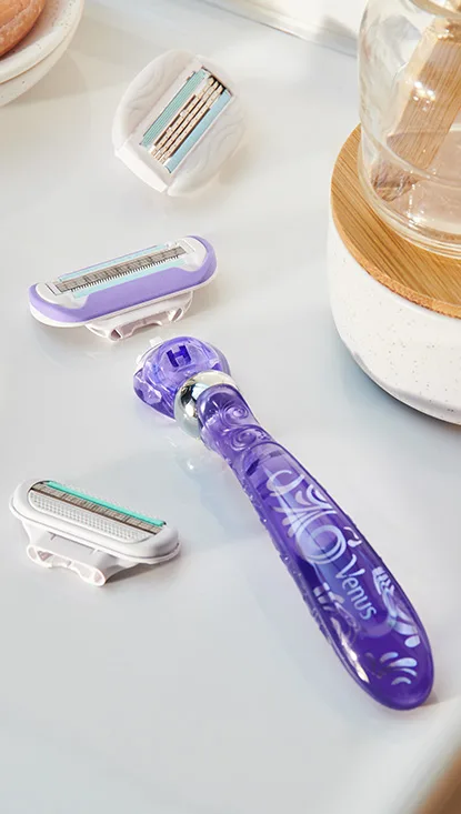 Deluxe Smooth Swirl Razor