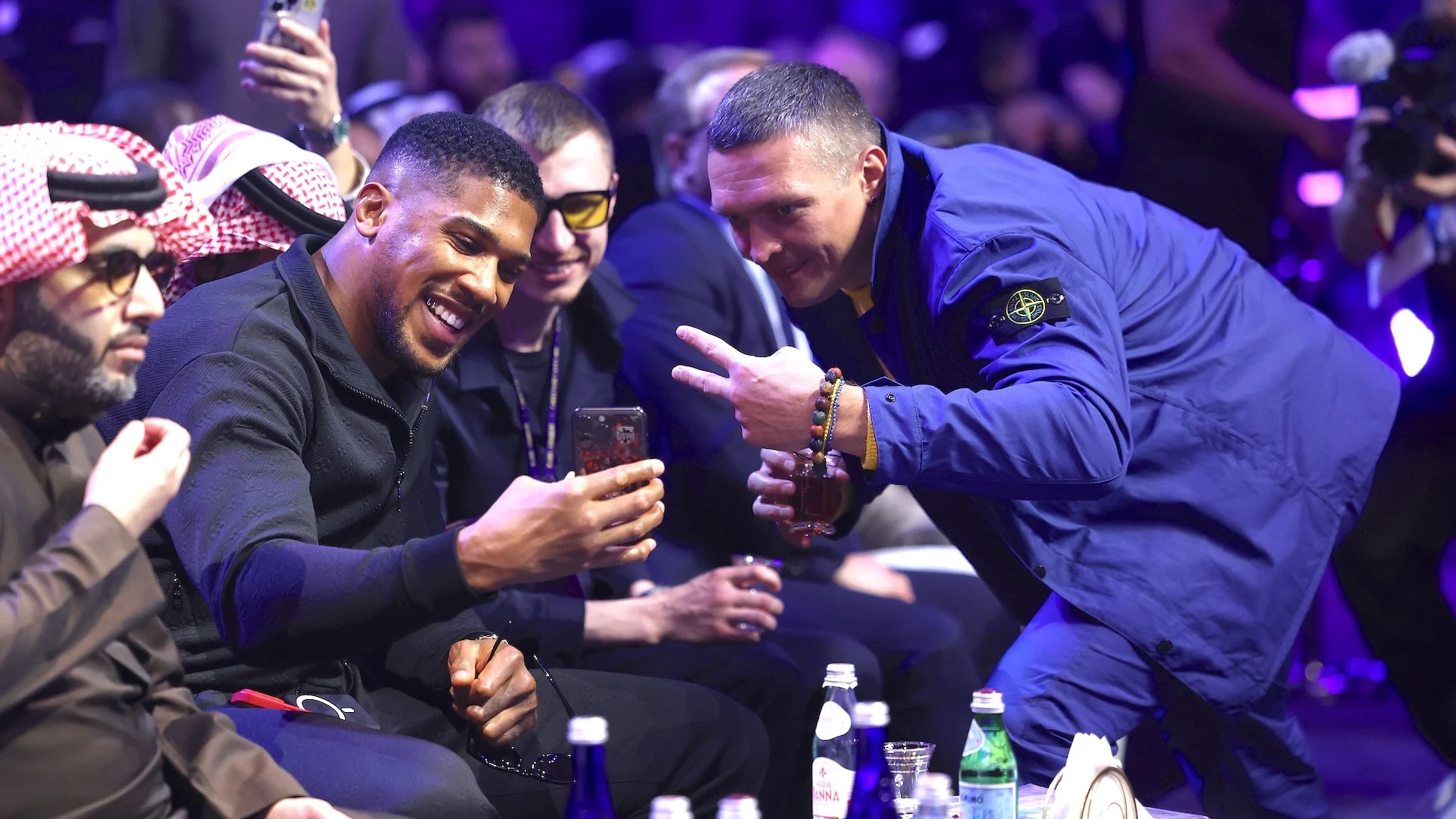 Joshua welcomes trilogy with training partner Usyk