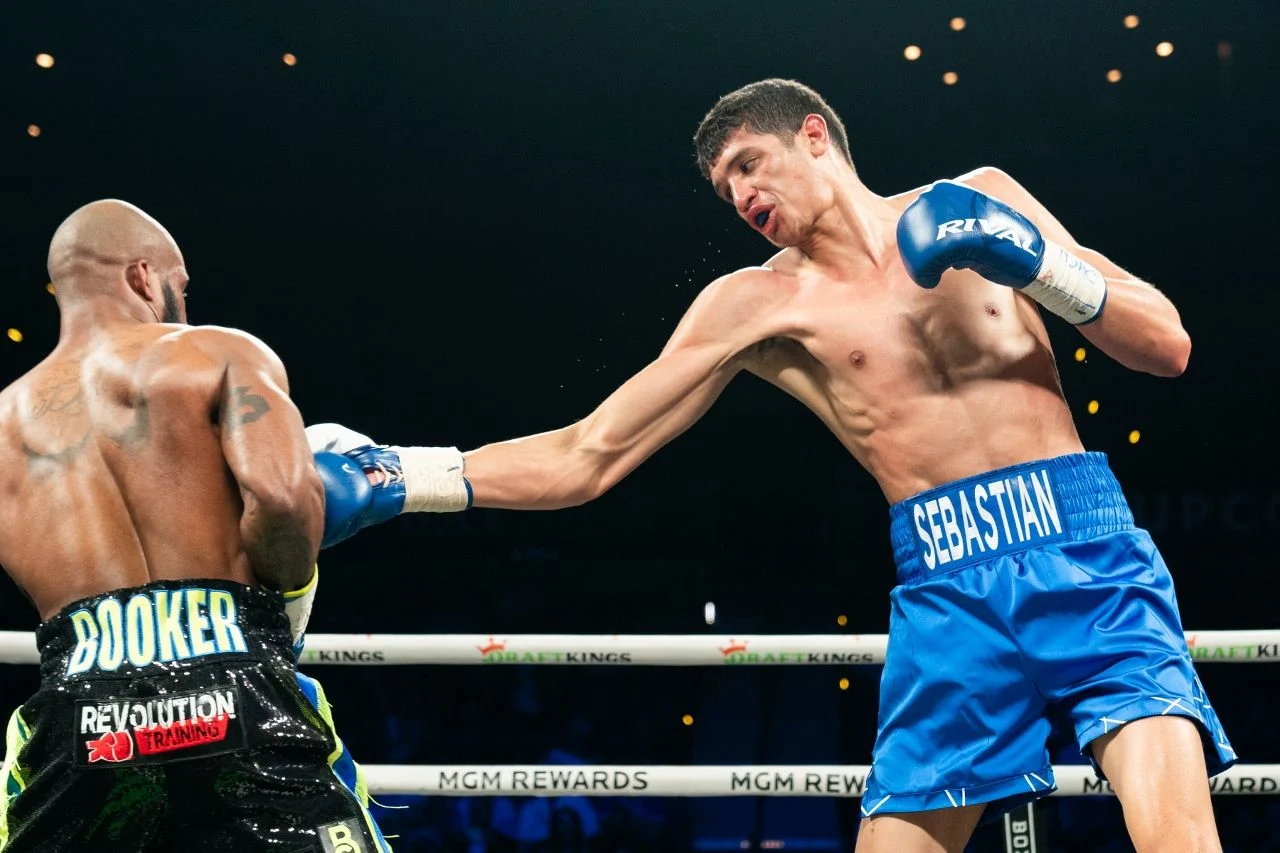 Sebastian Fundora attacking Chordale Booker in their 2025 title fight