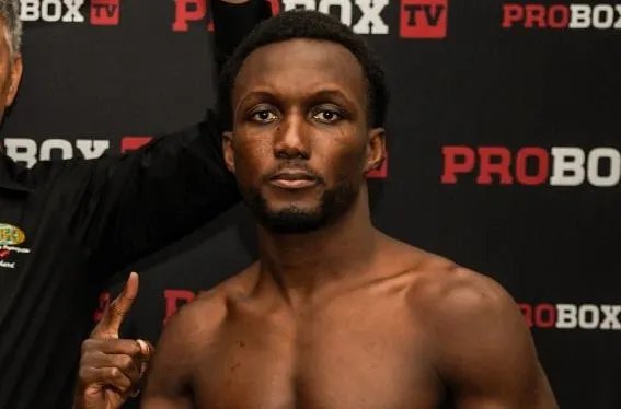 Baraou outboxes Santillan to win majority decision