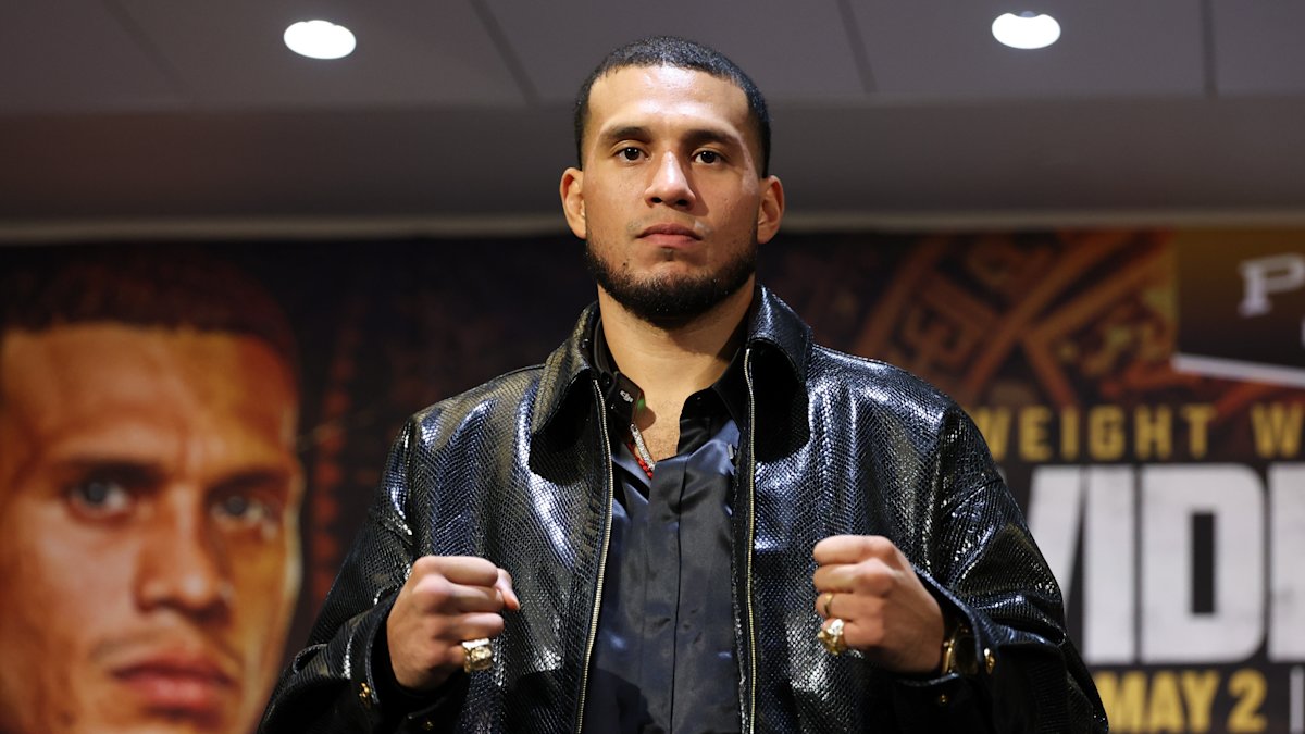 Mike Tyson, Roy Jones urge Benavidez to take historic Usyk fight