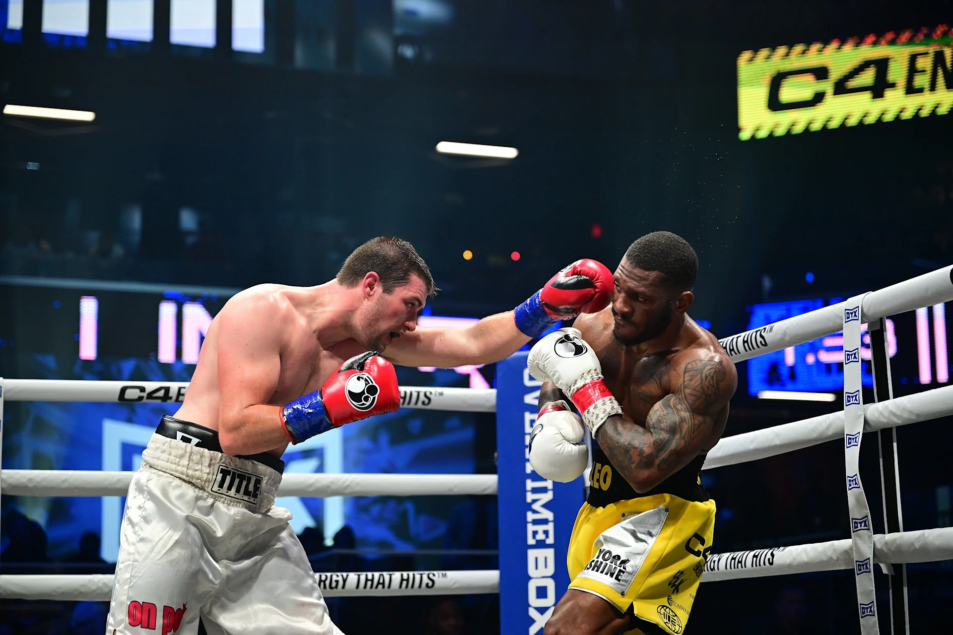 Linger Dakota Linger upsets Kurt Scoby in Atlanta, scores sixth round TKO ...