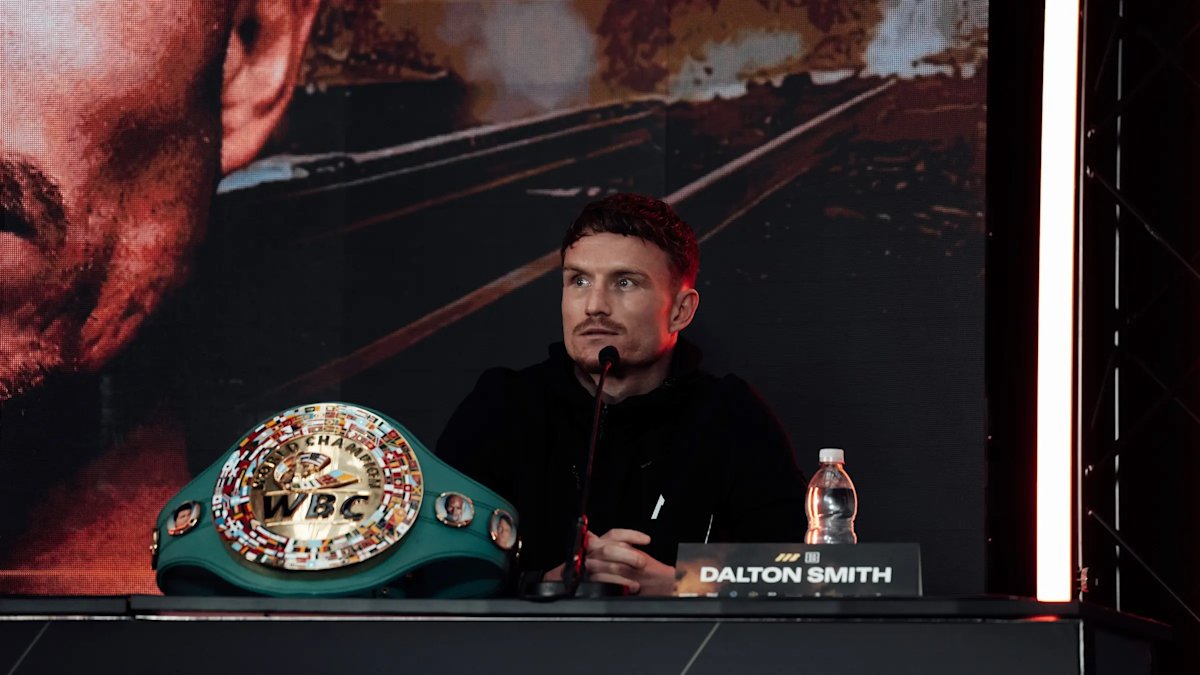 Smith never thought about dropping belt to avoid crafty Puello