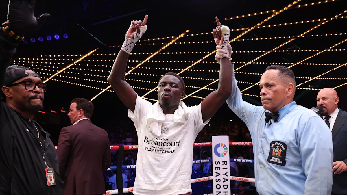 Hitchins hunts boxing's very best after cruising past Salas